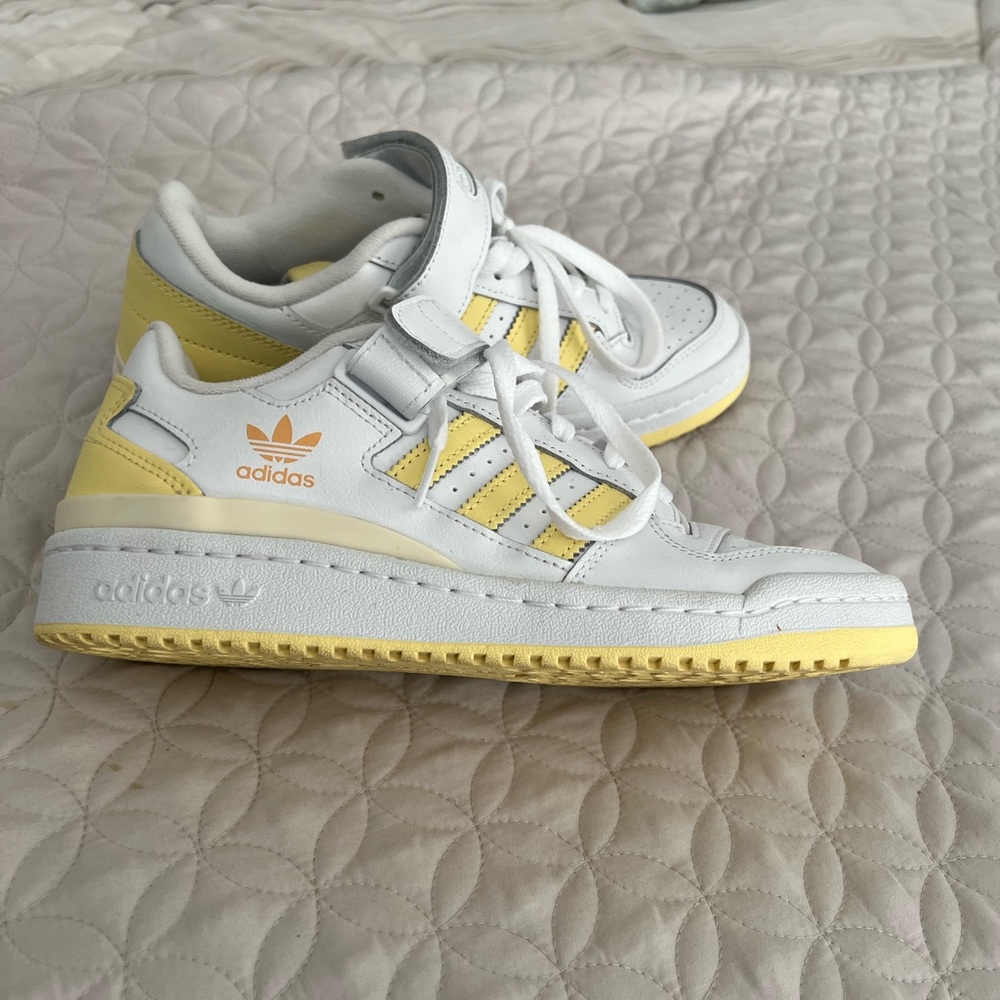 Adidas Sneakers 7 1/2 Woman’s